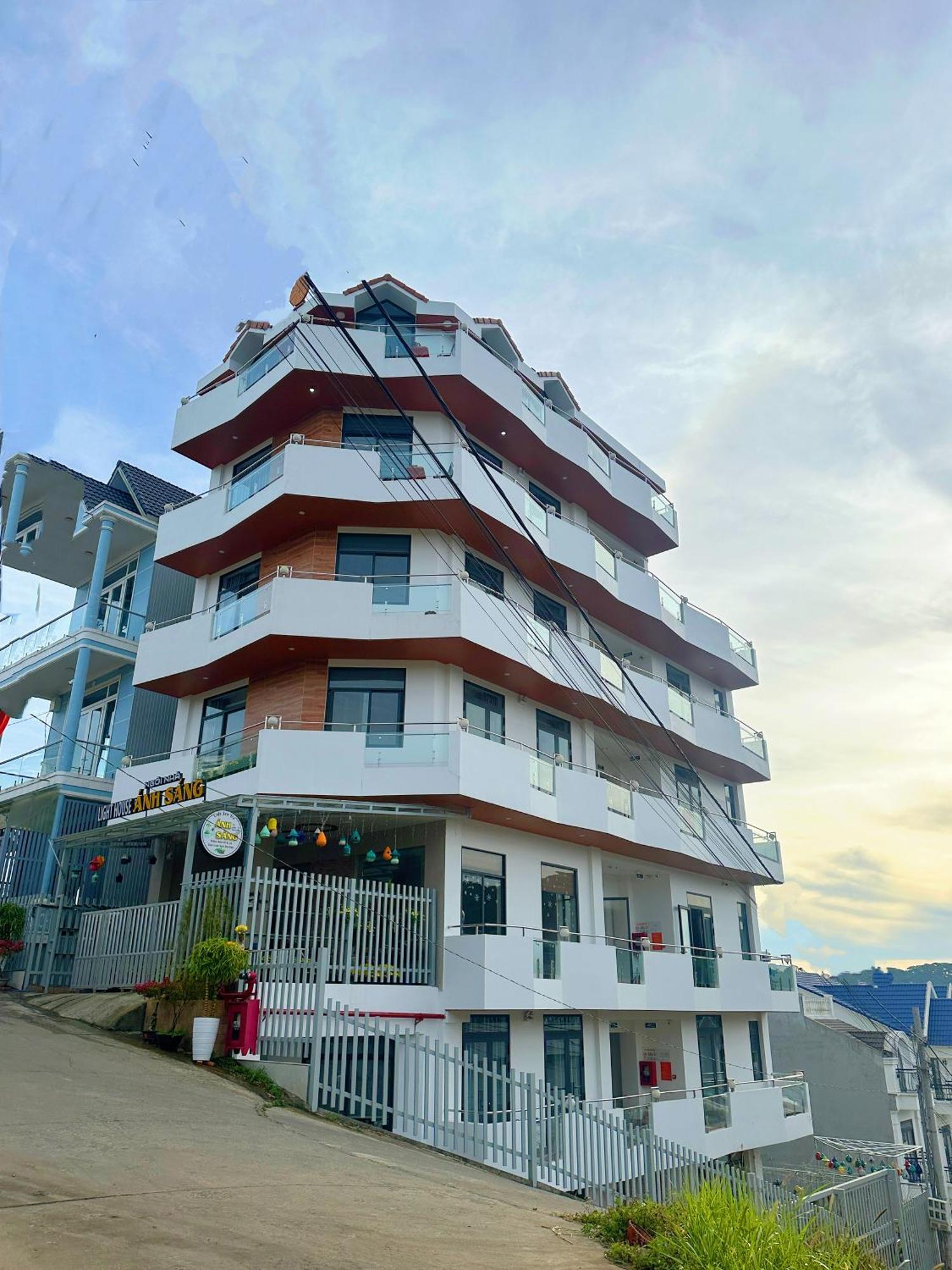 Khach San Anh Sang - Light House Hotel Da Lat Exterior photo